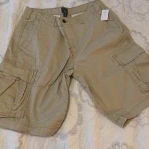 NWT GAP Khaki Cargo Shorts 32